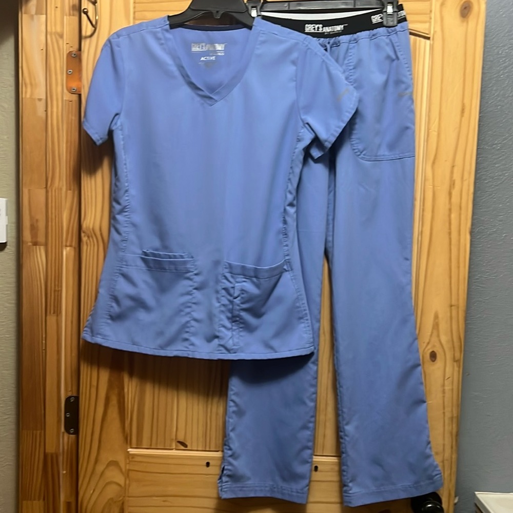 BLUE SCRUBS- GREY’s ANATOMY. (S)